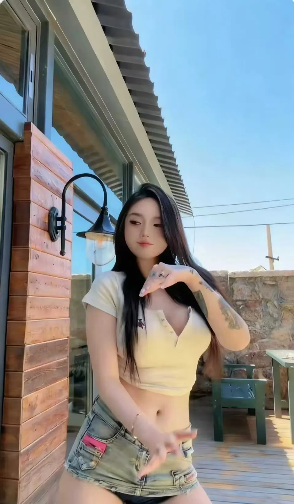 《Meena 成美男》高清全集免费在线看-无广告网盘观看-中文版未删减资源获取-一次看遍Meena成美男