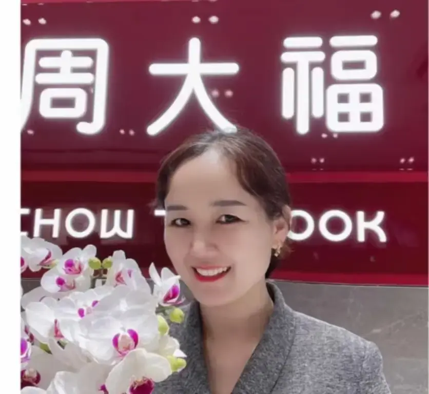 盐城周大福金店一拖三事件，射阳周大福突发一拖三（附完整版视频） 盐城周大福金店一拖三，射阳门店惊现一拖三 周大福（附完整版视频）